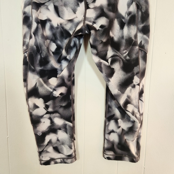 Lululemon Speed Up Crop Black Grey White Size 10 - Picture 7 of 16